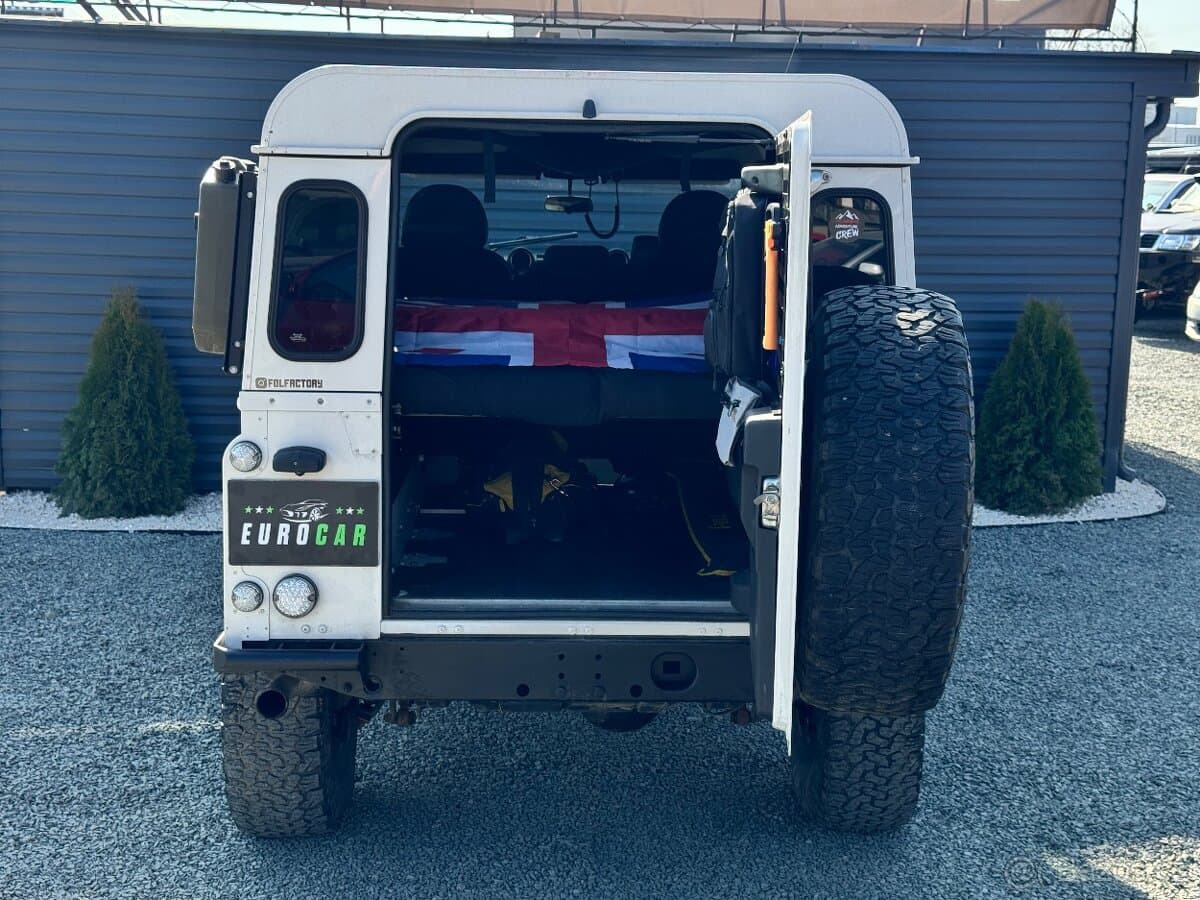 2010 Land Rover DEFENDER - 16