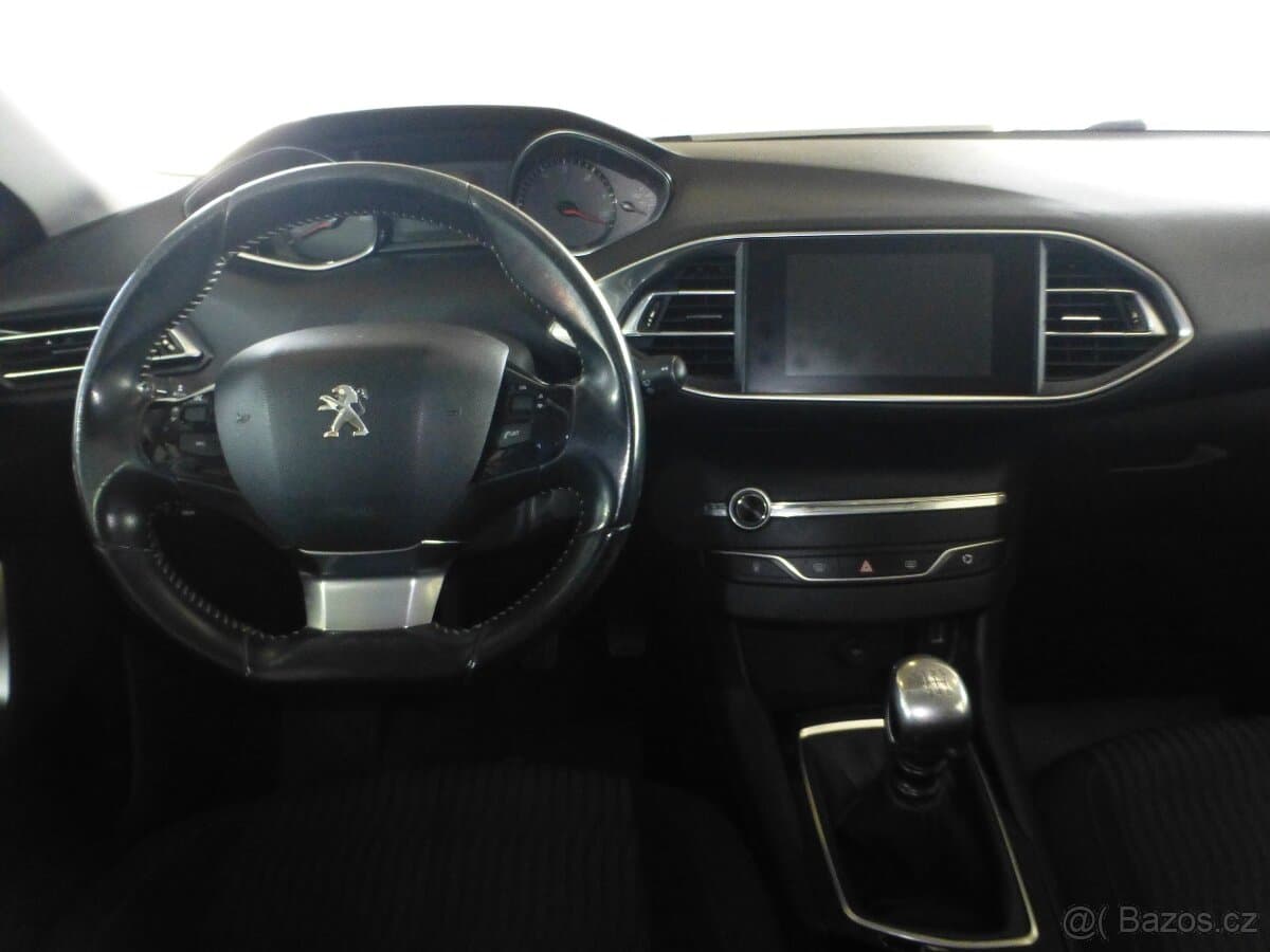 2016 Peugeot 308 - 16