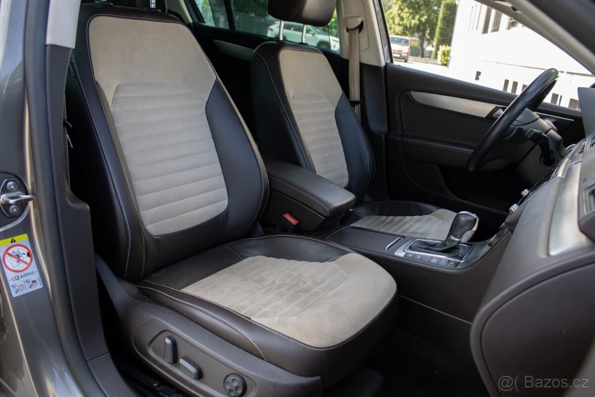 2011 Volkswagen PASSAT - 16