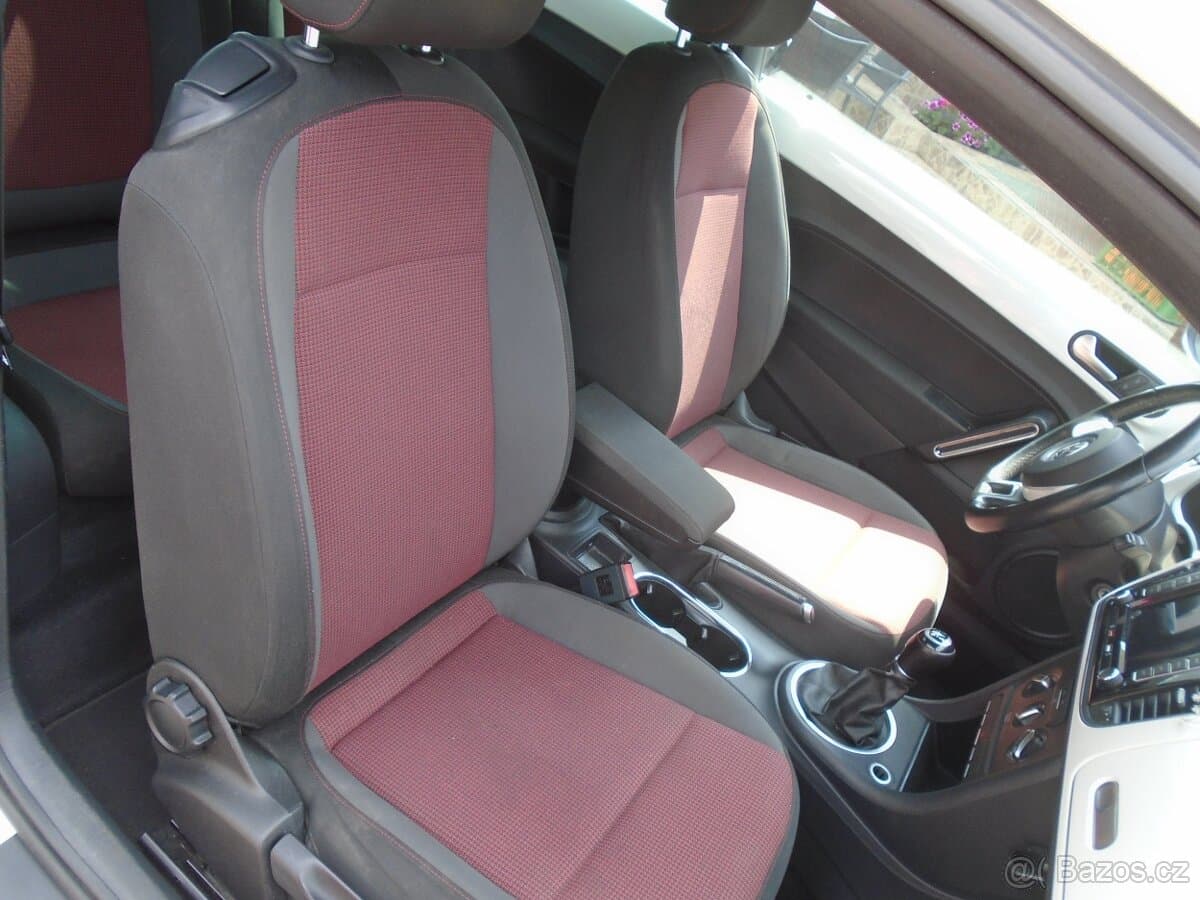 2013 Volkswagen BEETLE - 16