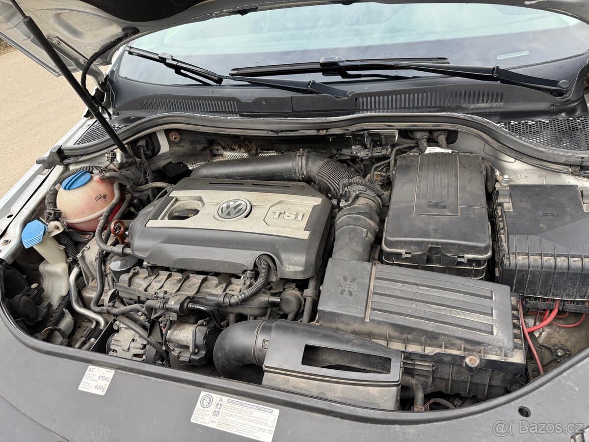 2011 Volkswagen PASSAT CC - 16