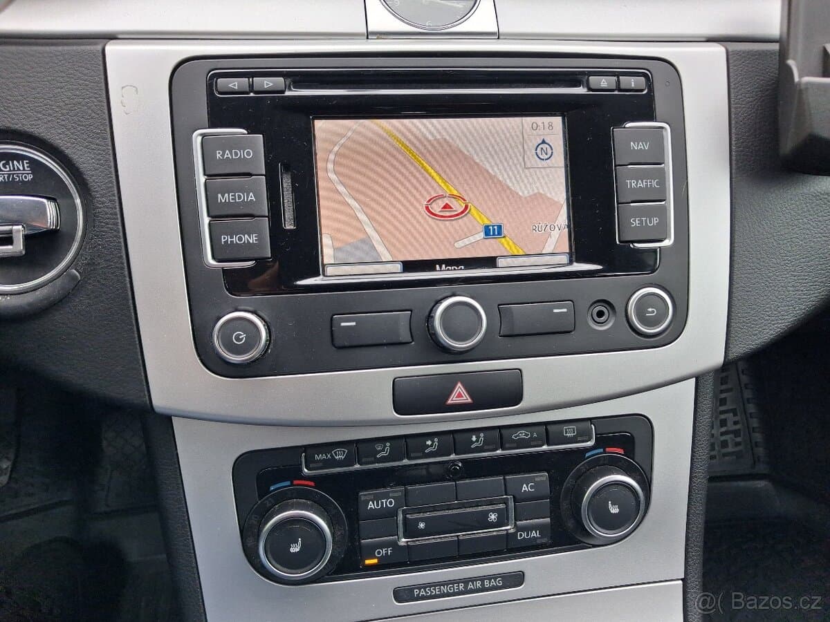 2011 Volkswagen PASSAT - 16