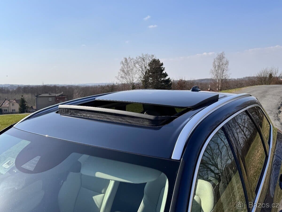 2019 Volvo XC60 - 16