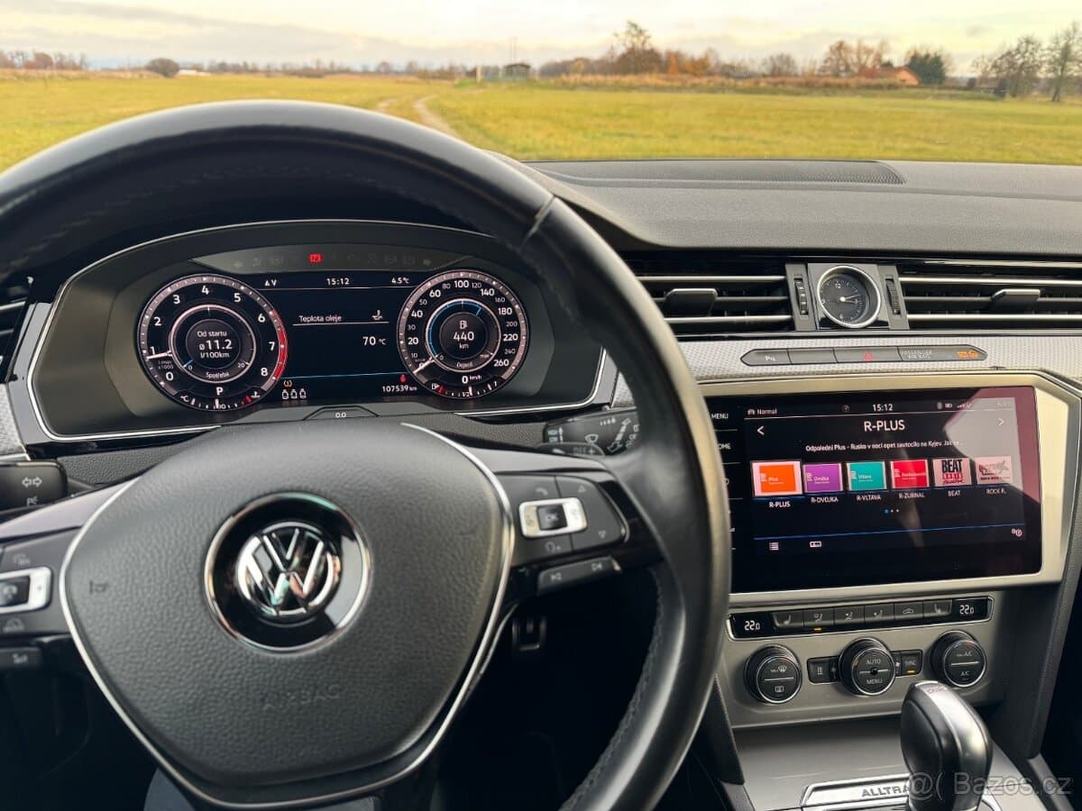 2018 Volkswagen PASSAT - 16