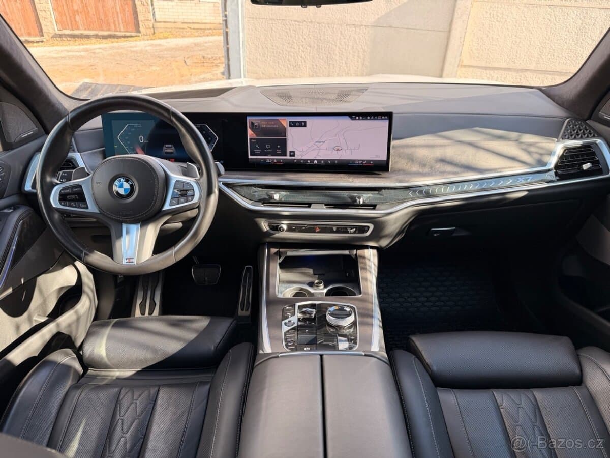 2023 BMW X7 - 16