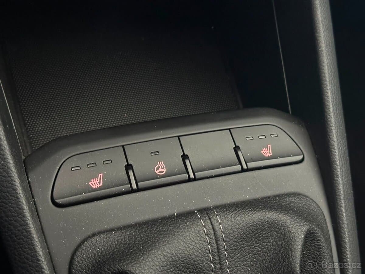 Kia STONIC - 16