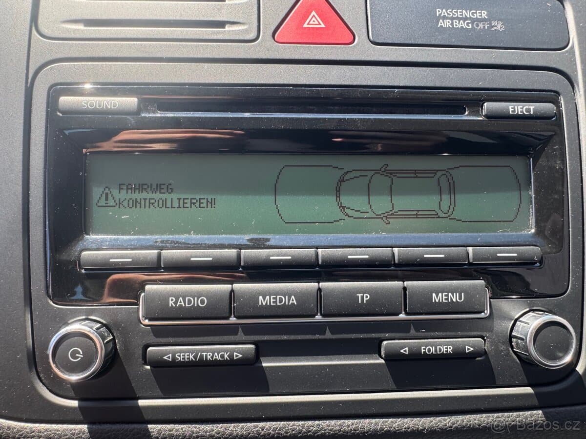 2010 Volkswagen GOLF - 16