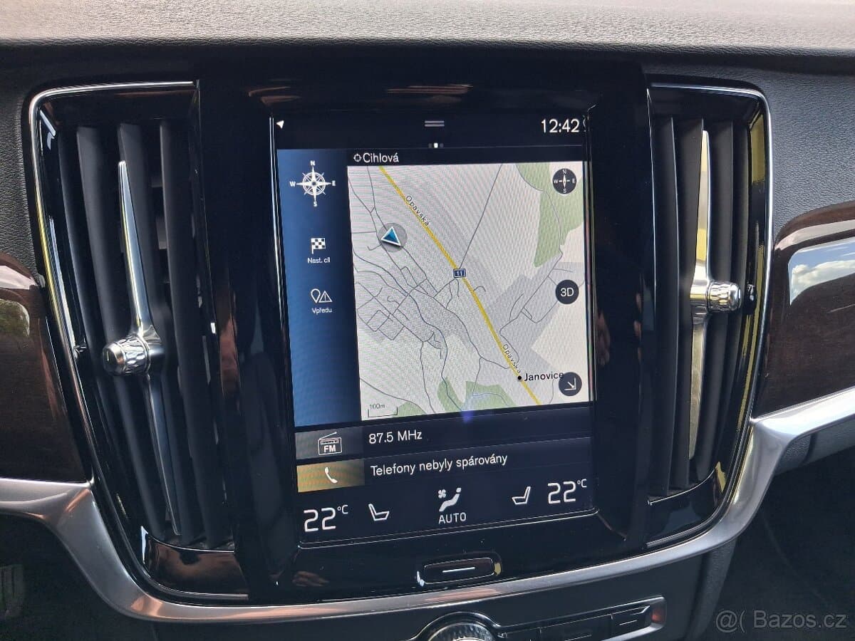 2017 Volvo V90 - 16
