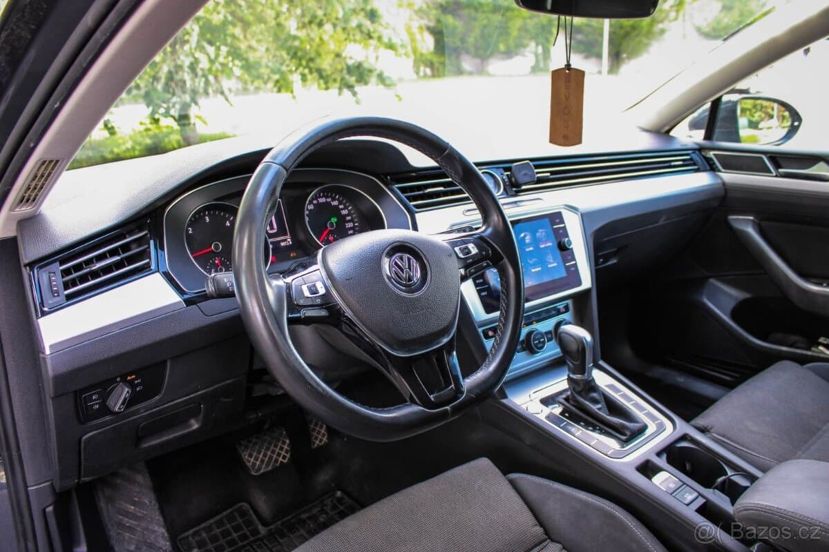 2018 Volkswagen PASSAT - 16