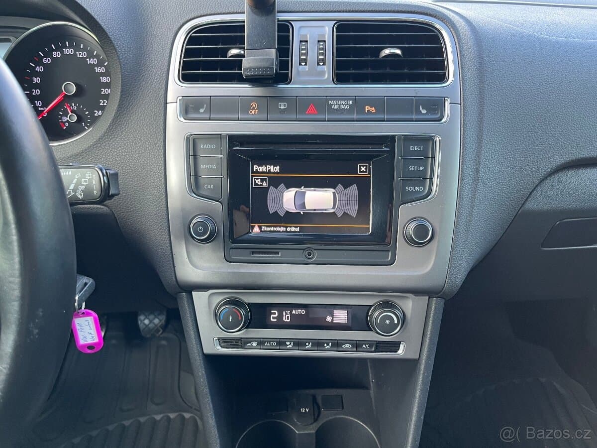 2016 Volkswagen POLO - 16