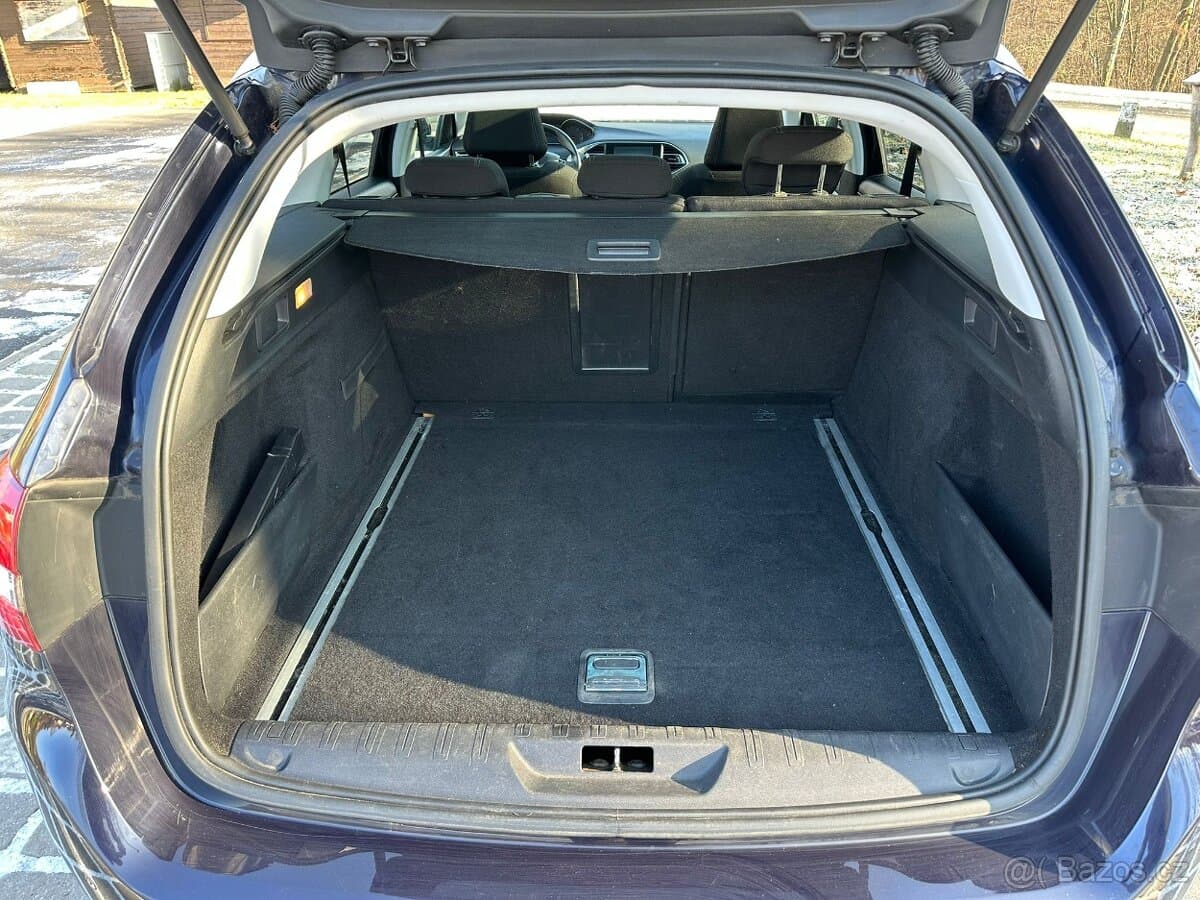 2015 Peugeot 308 - 16