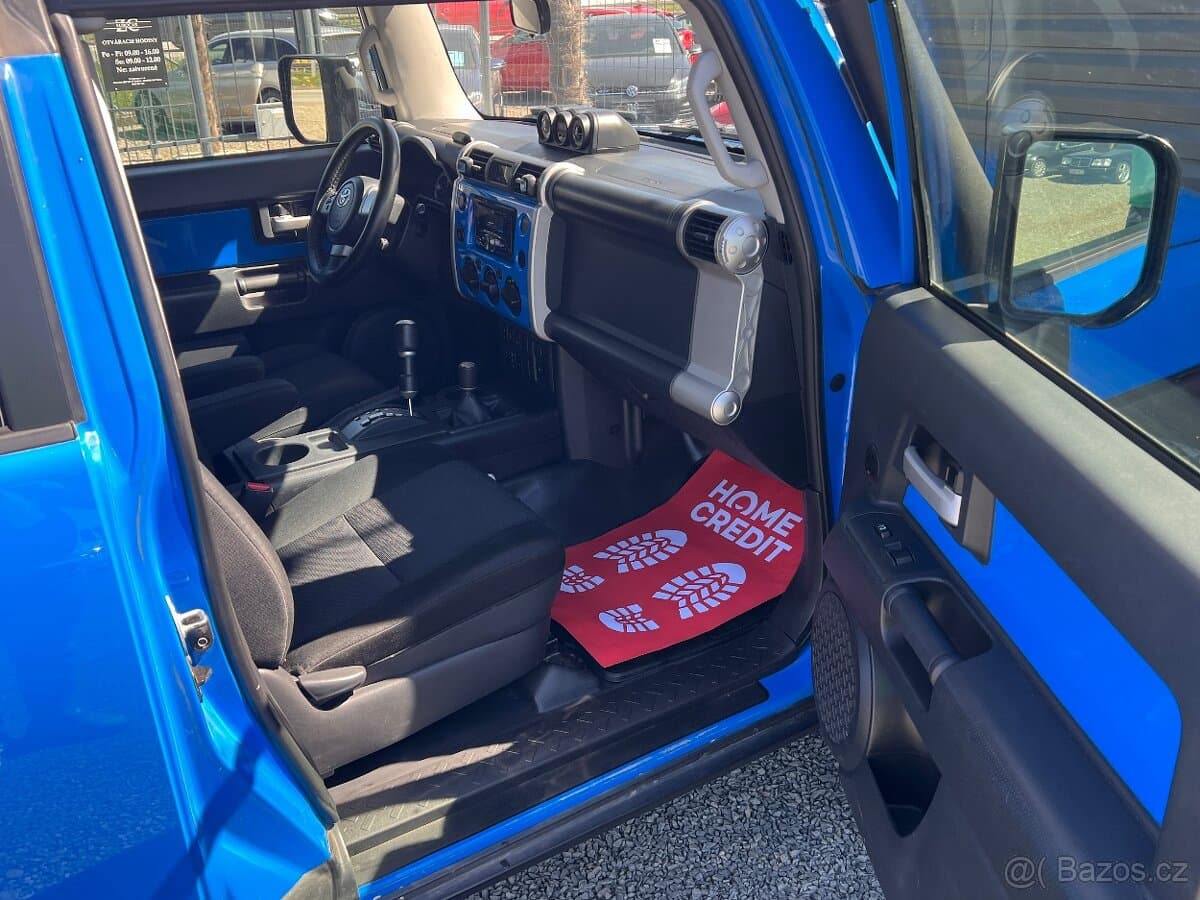 2008 Toyota FJ - 16