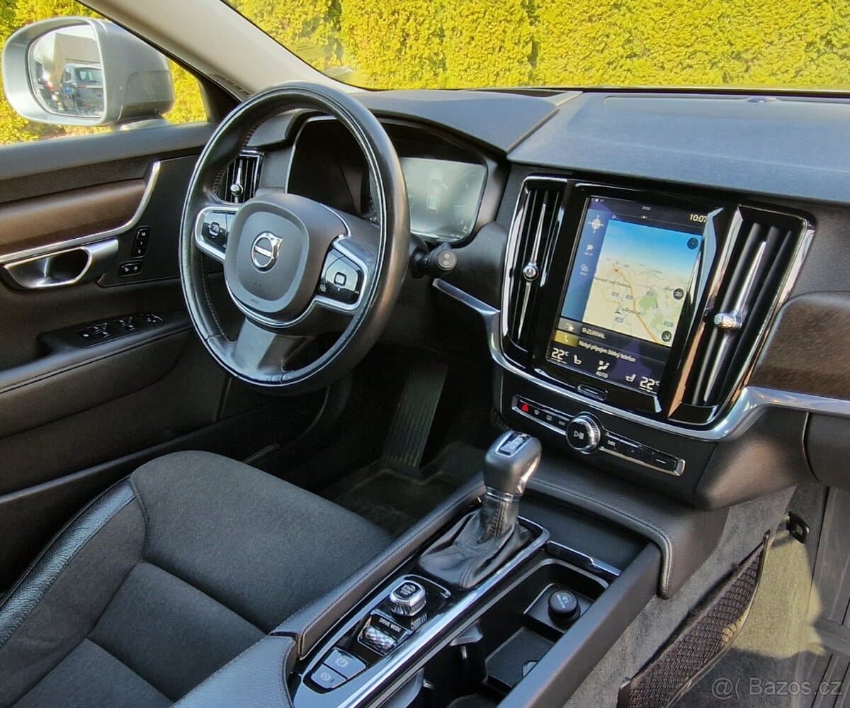 2017 Volvo V90 - 16