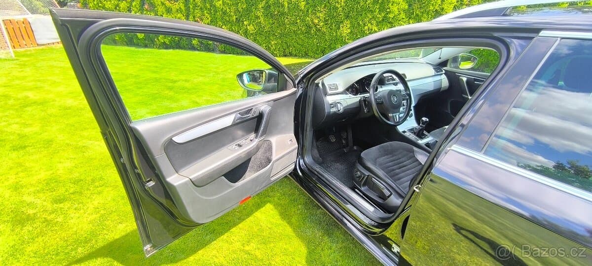 2012 Volkswagen PASSAT - 16