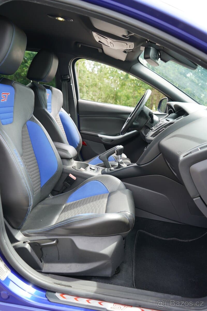 2013 Ford FOCUS - 16