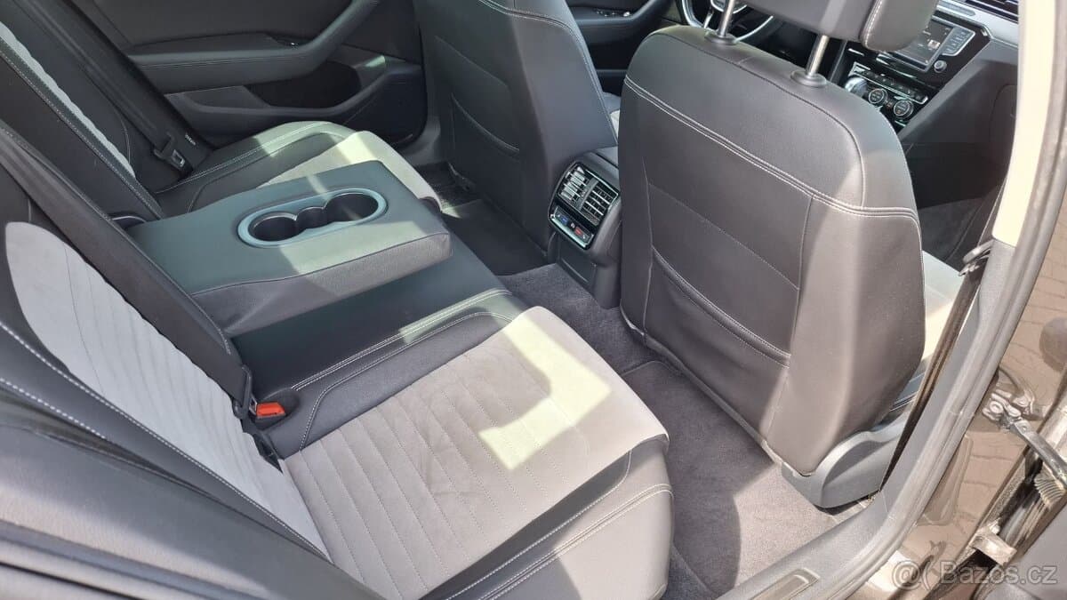 2016 Volkswagen PASSAT - 16