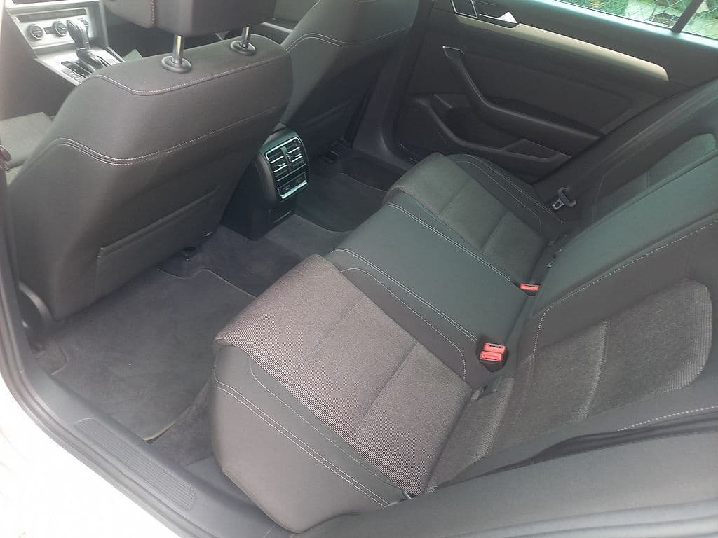 2019 Volkswagen PASSAT - 16