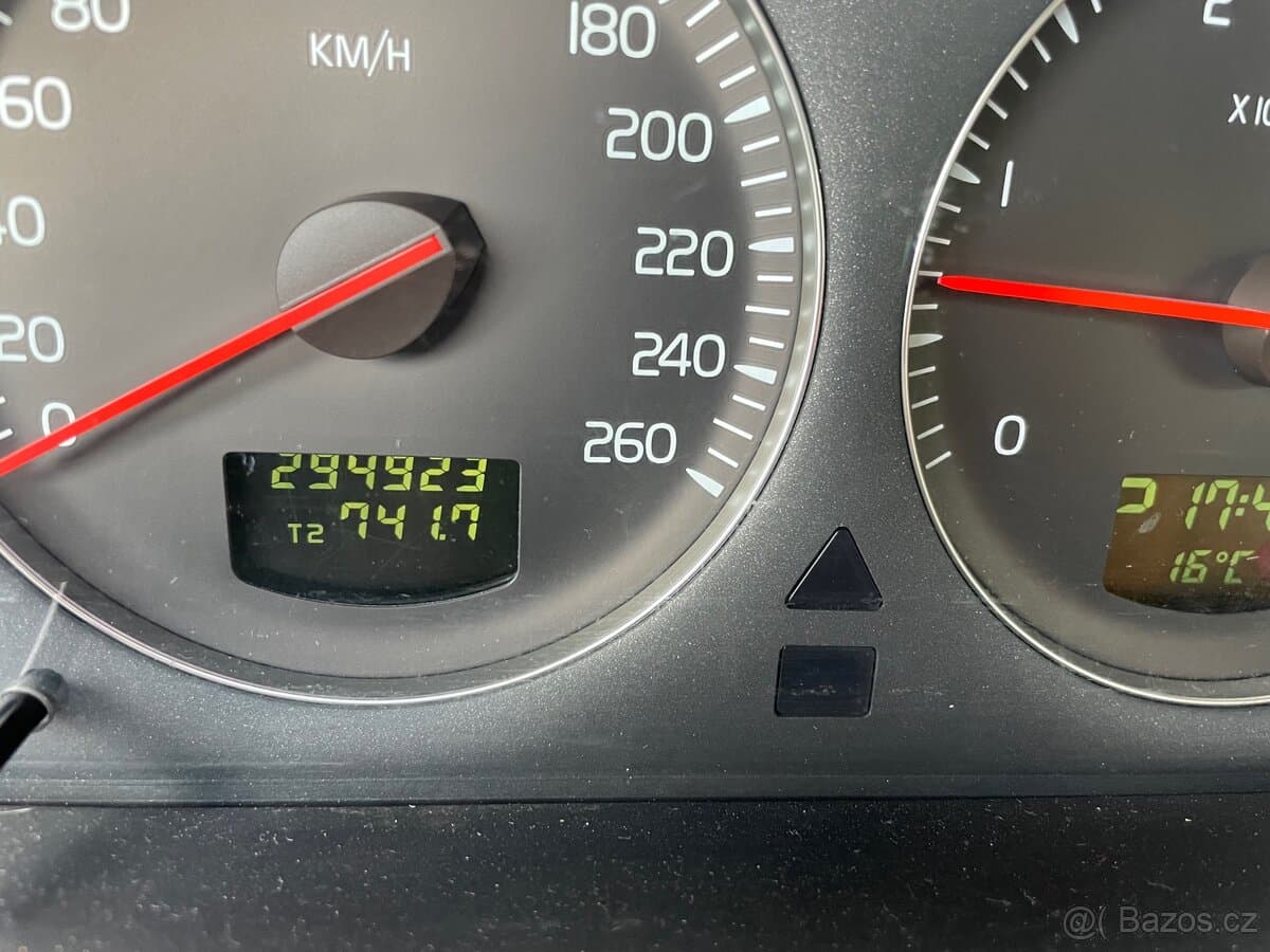 2005 Volvo XC90 - 16