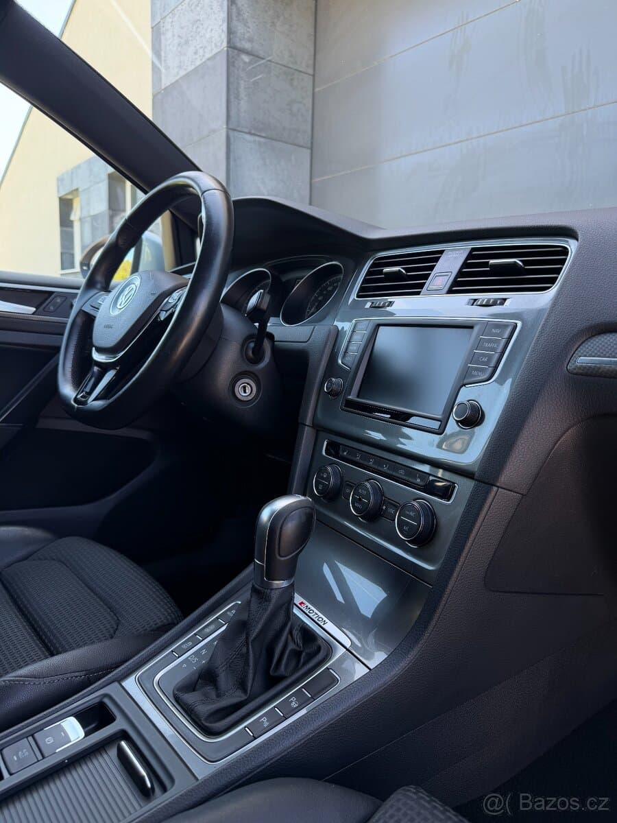 2016 Volkswagen GOLF - 16
