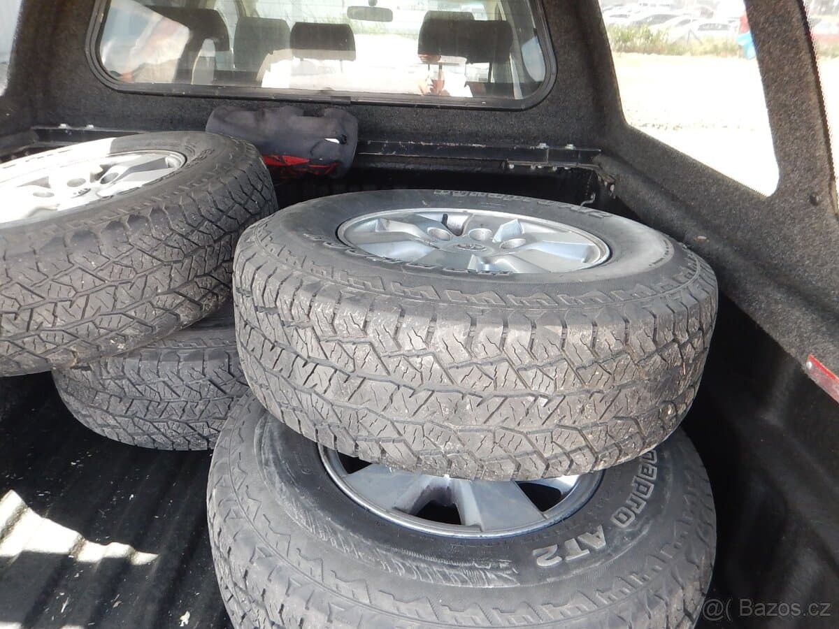 2012 Toyota HILUX - 16
