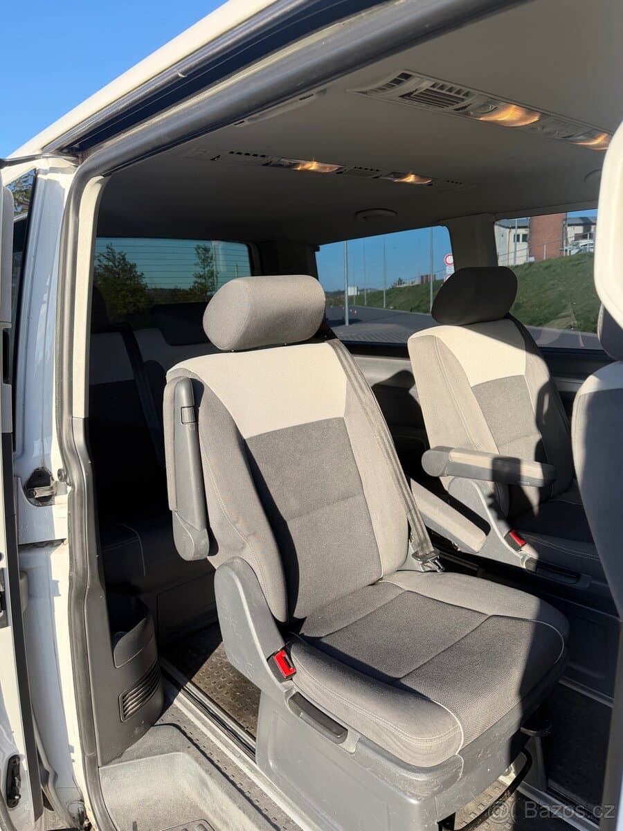 2010 Volkswagen MULTIVAN - 16