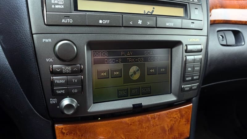 2003 Lexus LS - 16