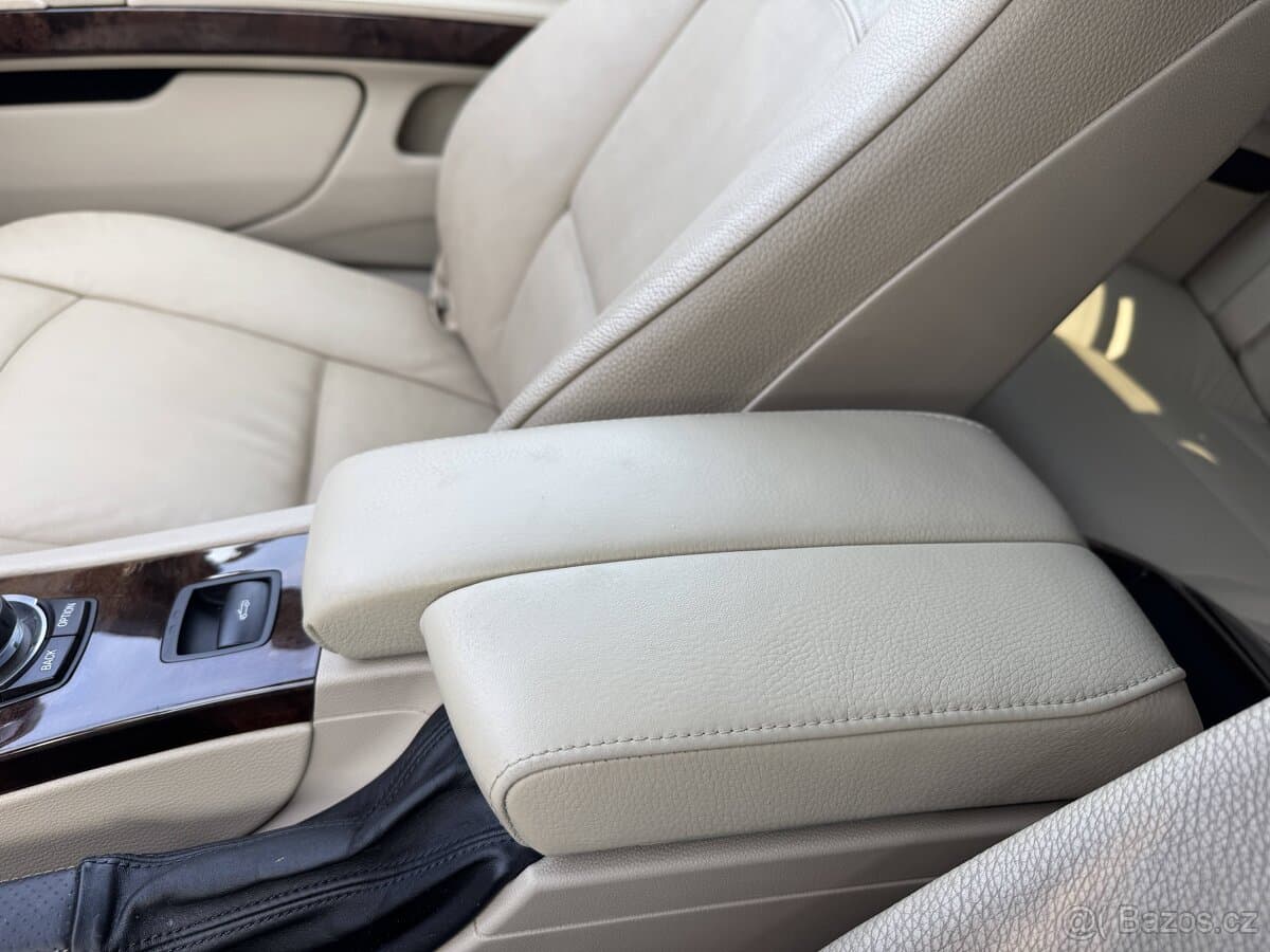 2010 BMW 3-SERIES - 16