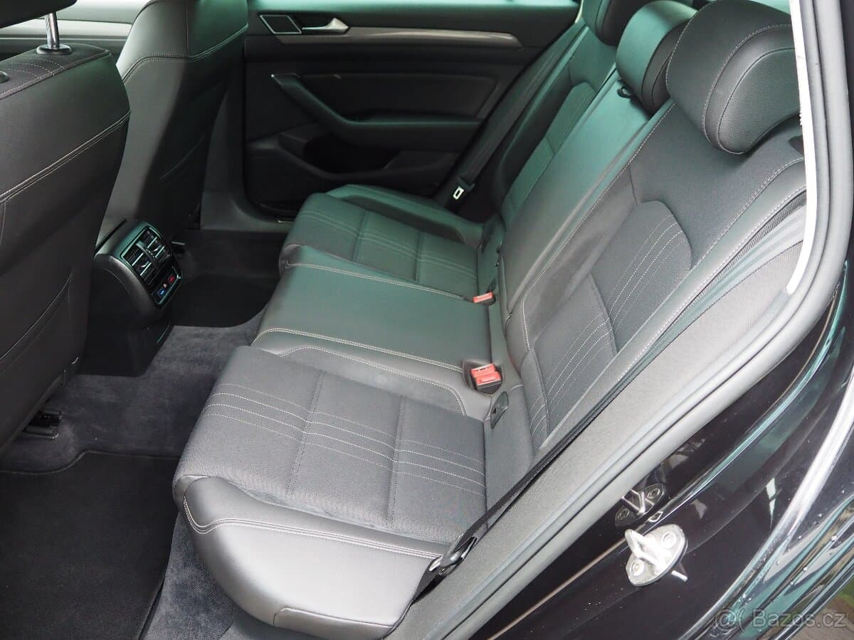 2016 Volkswagen PASSAT - 16