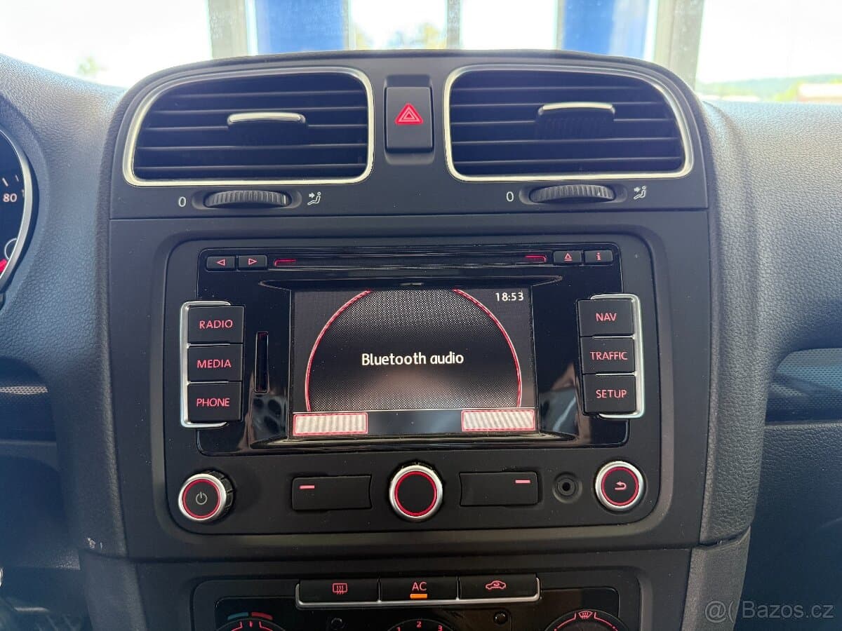 2011 Volkswagen GOLF - 16