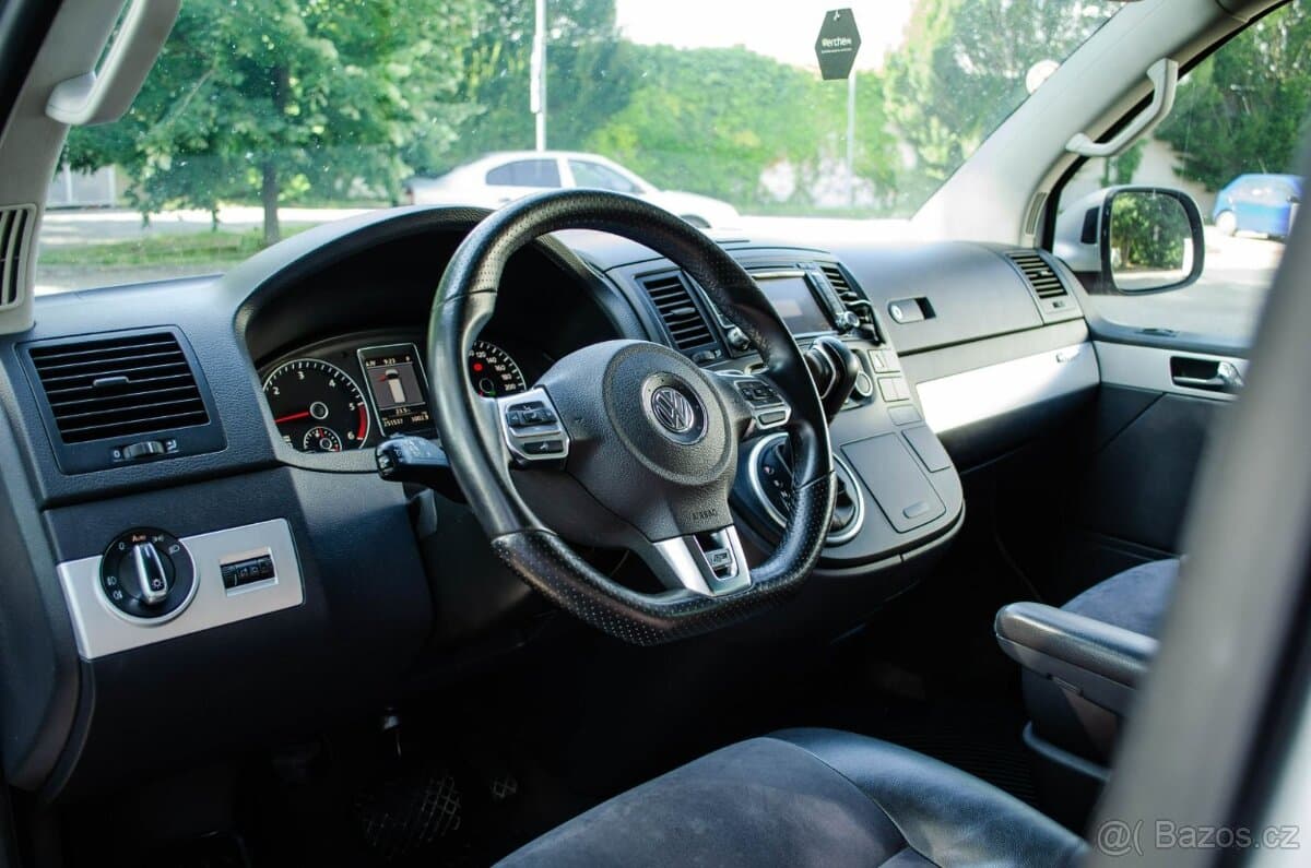 2010 Volkswagen MULTIVAN - 16