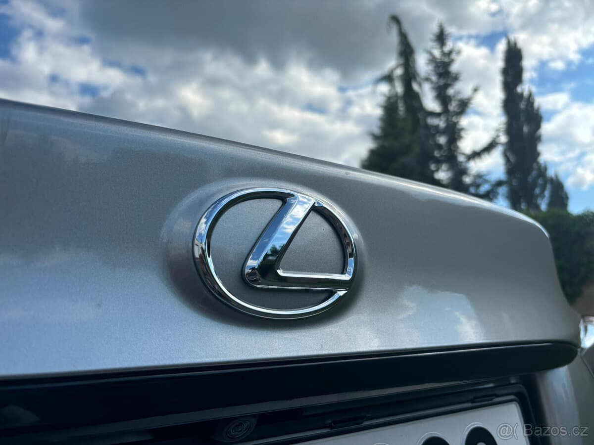 2015 Lexus RC - 16