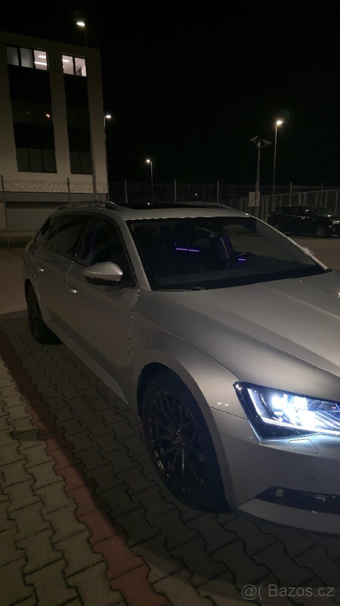 2018 Škoda SUPERB - 16