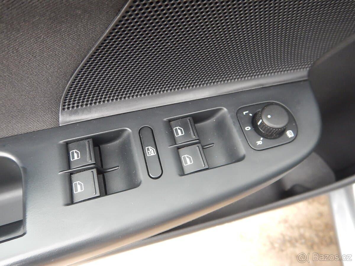 2011 Volkswagen GOLF - 16