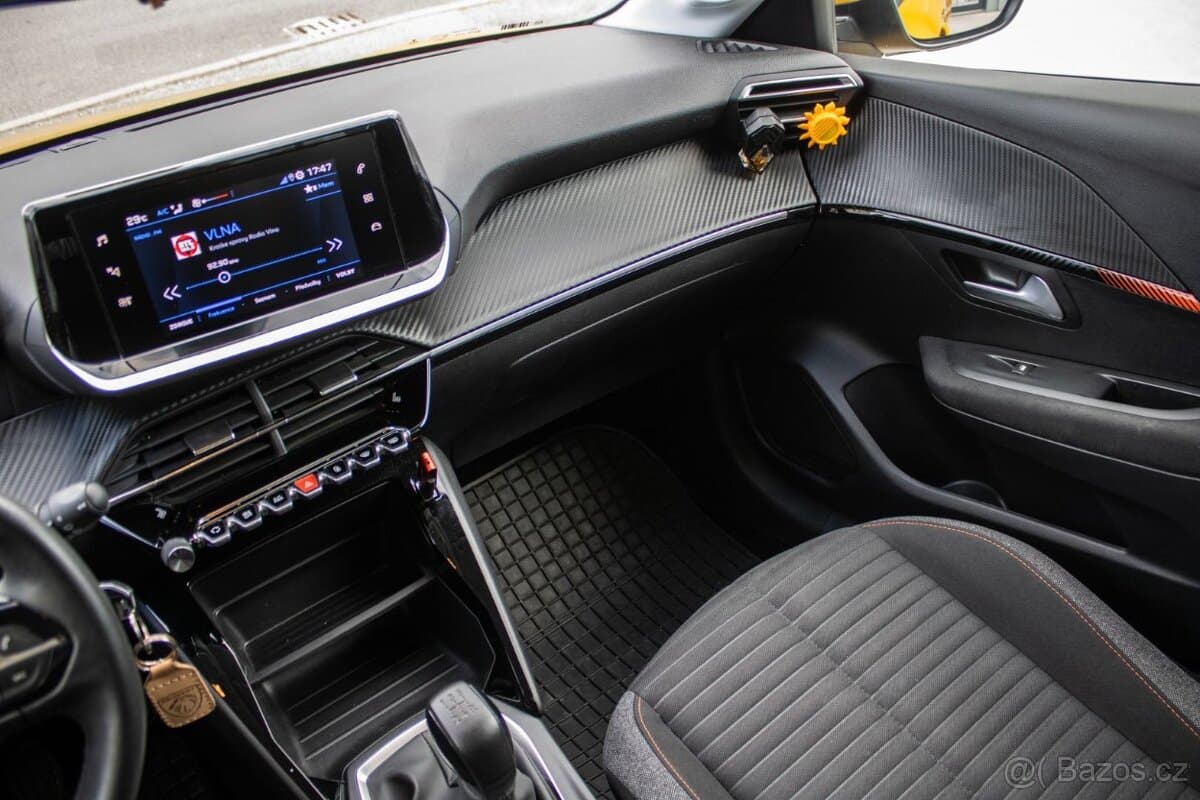 2021 Peugeot 208 - 16