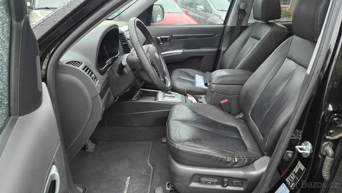 2011 Hyundai SANTA FE - 16