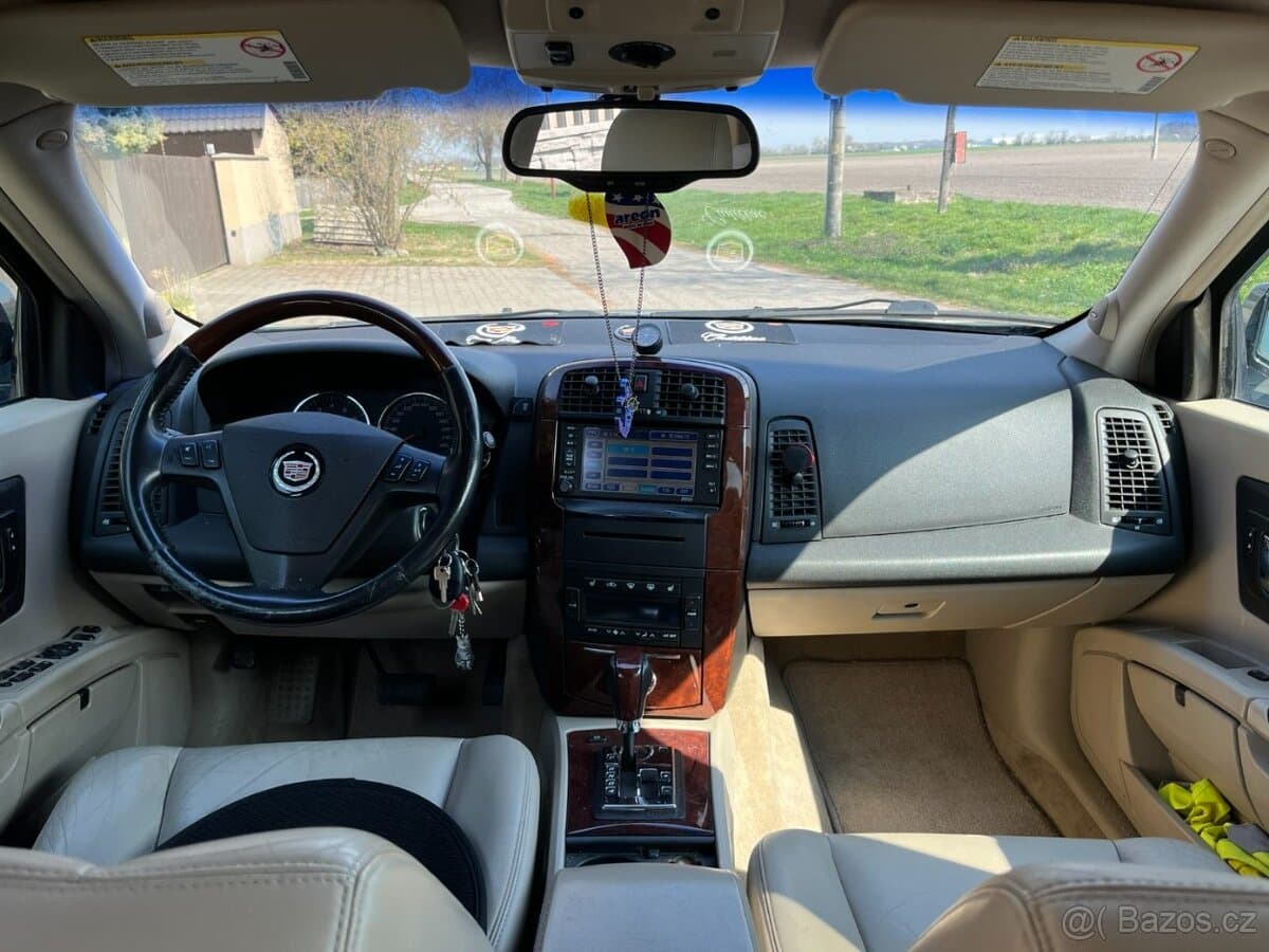 2007 Cadillac SRX - 16