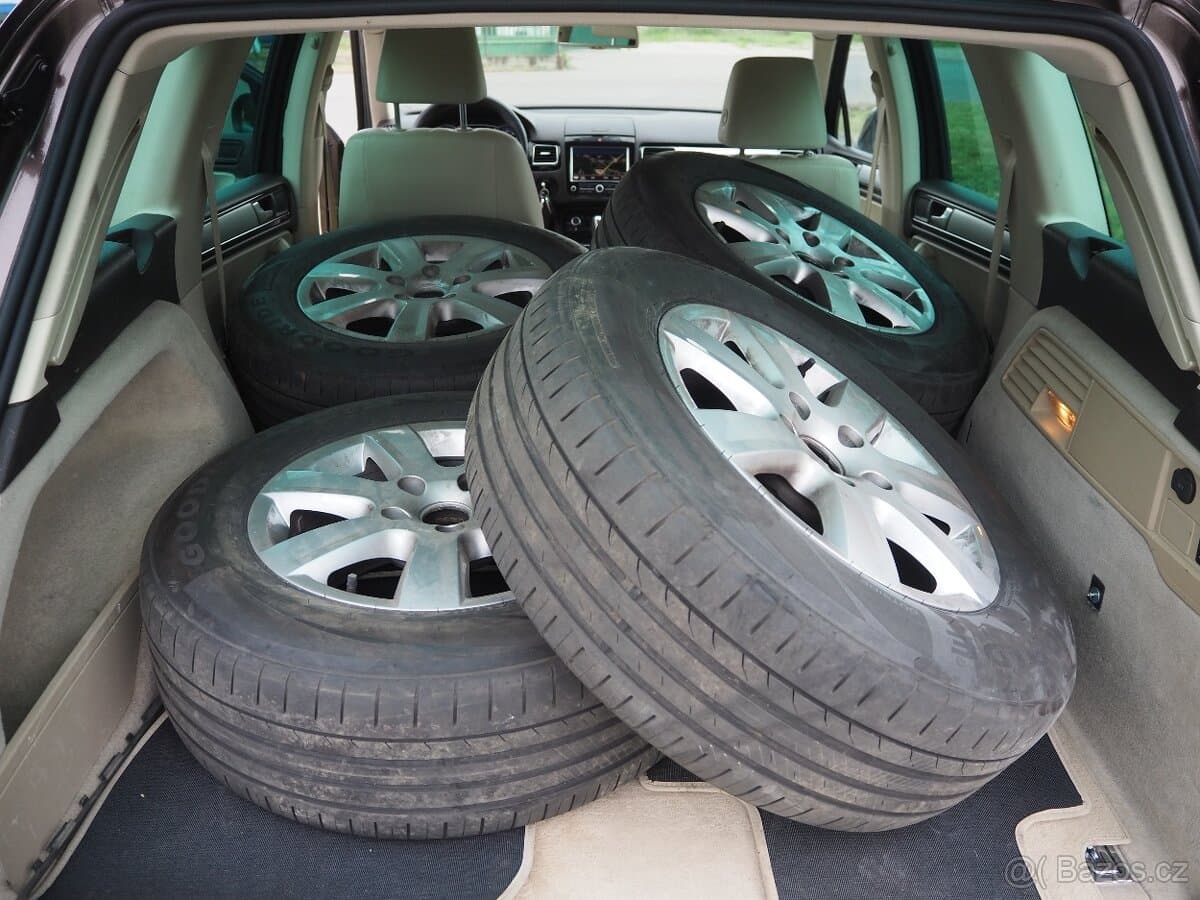 2010 Volkswagen TOUAREG - 16