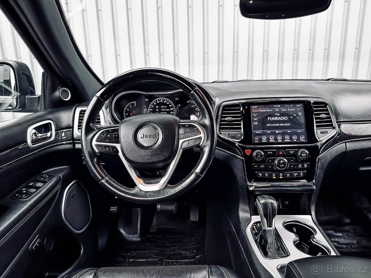 2020 Jeep CHEROKEE - 16