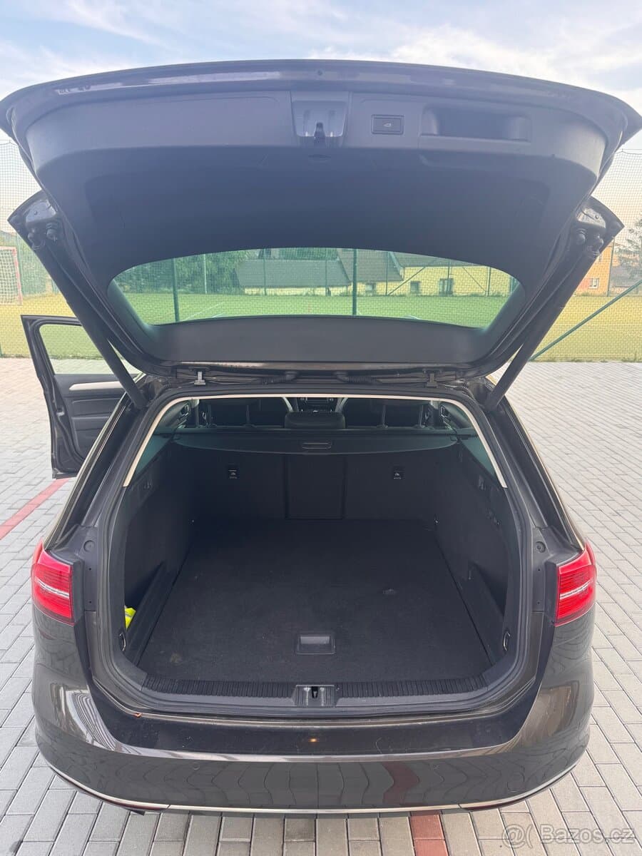 2015 Volkswagen PASSAT - 16