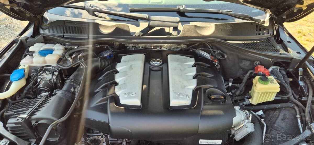 2011 Volkswagen TOUAREG - 16