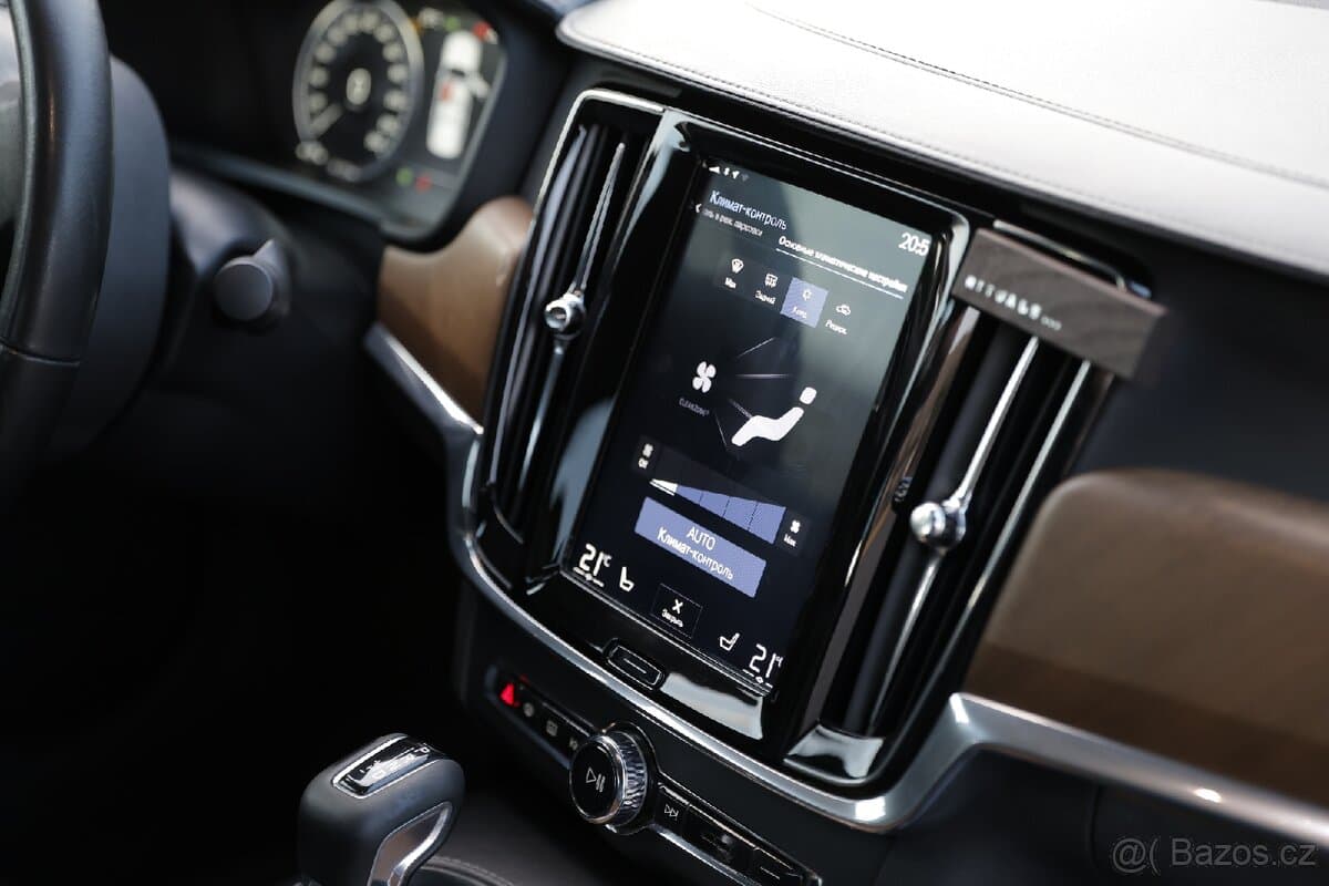 2019 Volvo S90 - 16