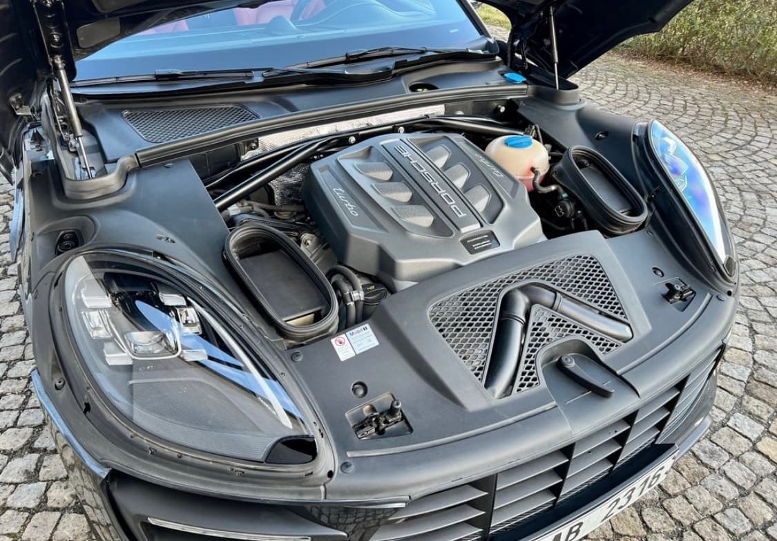 2016 Porsche MACAN - 16
