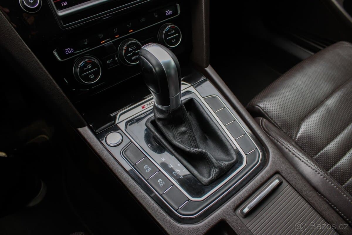 2016 Volkswagen PASSAT - 16
