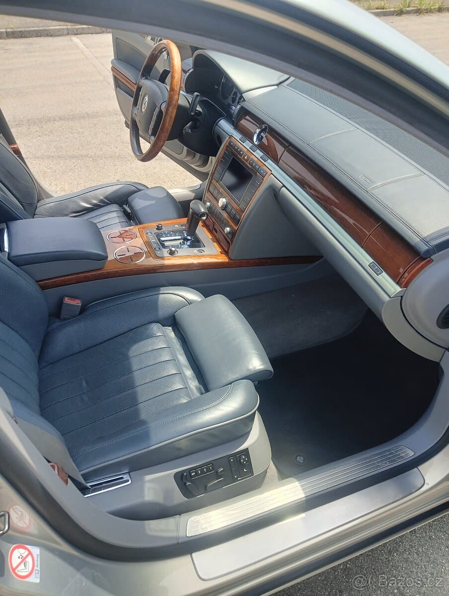 2004 Volkswagen PHAETON - 16