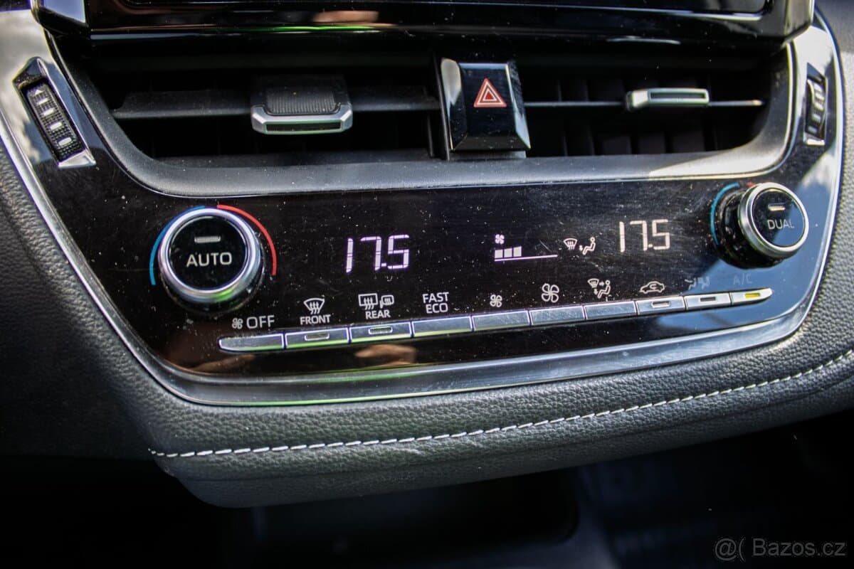 2019 Toyota COROLLA - 16