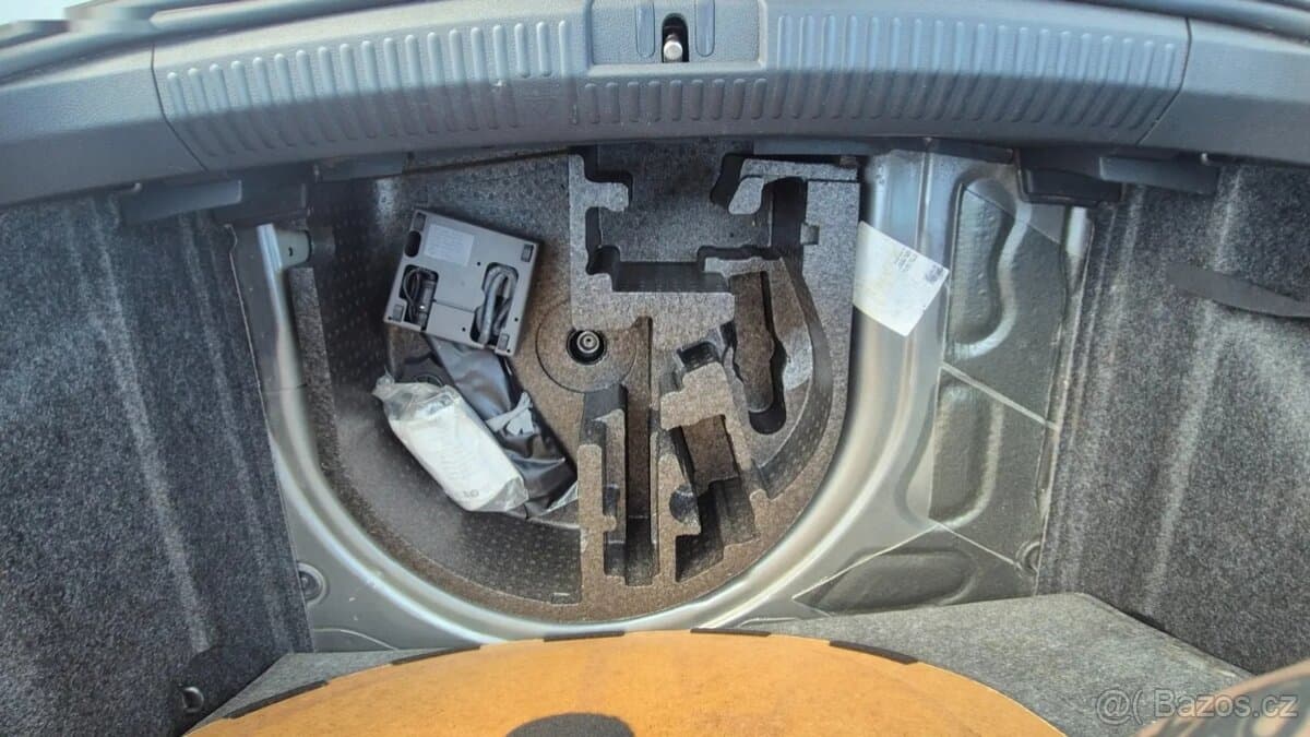 2012 Volkswagen POLO - 16