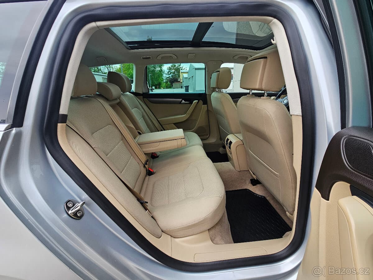 2011 Volkswagen PASSAT - 16