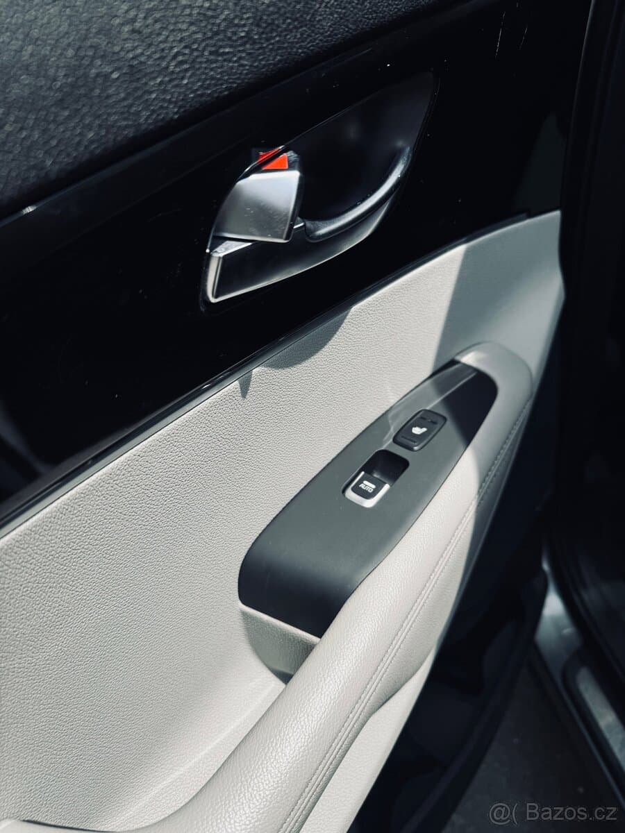 2016 Kia SORENTO - 16