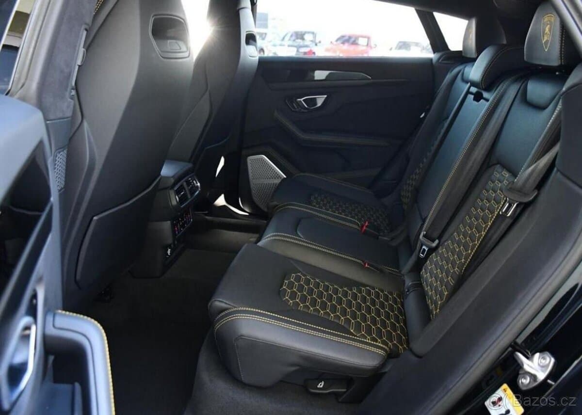 2022 Lamborghini URUS - 16