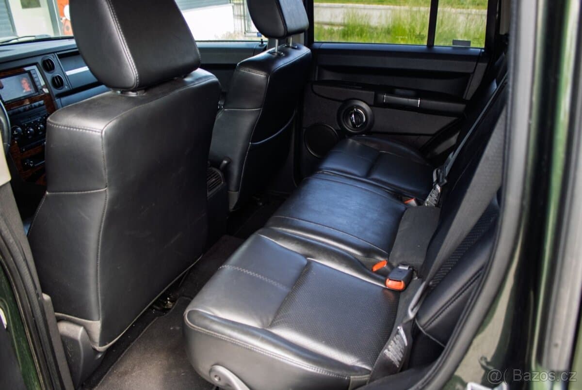2009 Jeep COMMANDER - 16